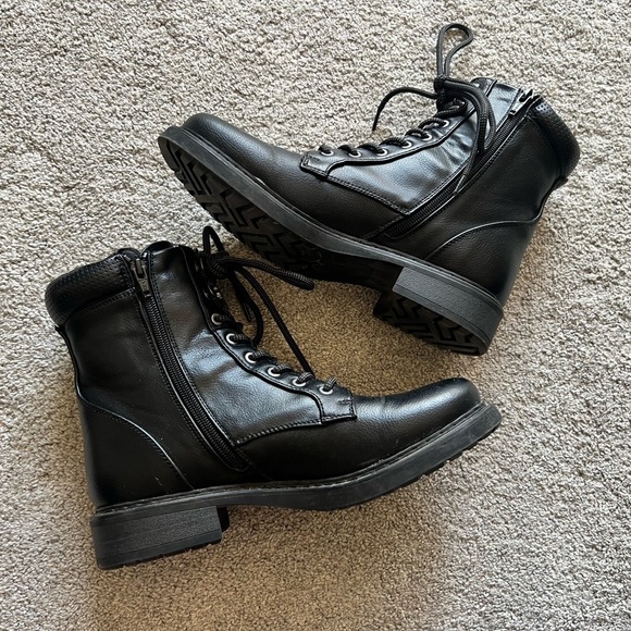 Baretraps HOLDEN Women's Size 8.5 Black Lace Up Side Zip Combat Mid Boots - Picture 2 of 6